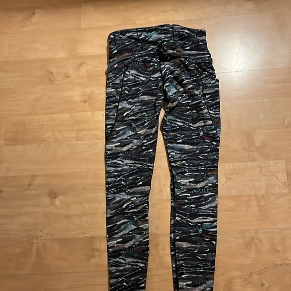 Lululemon Fast and Free 7/8 Tights Nulux in Mini Sweatr Black Multi, size 6 - Picture 6 of 7